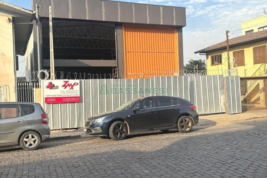 Pavilhão com 280m², no bairro São José em Caxias do Sul para Alugar