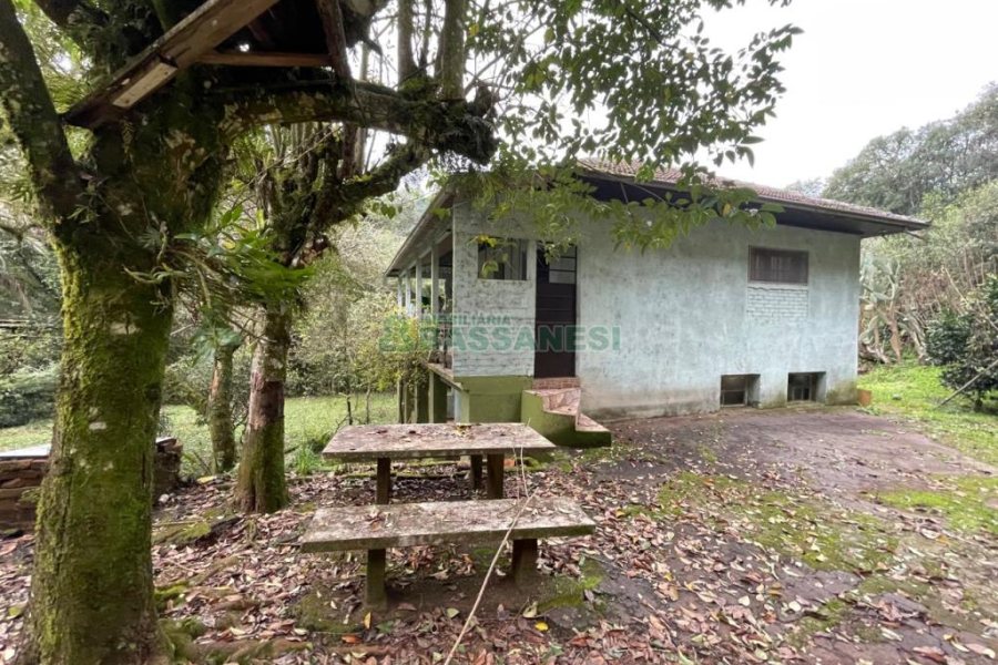 Chácara com 120m², 3 dormitórios, no bairro Parada Cristal em Caxias do Sul para Comprar