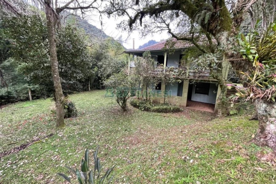 Chácara com 120m², 3 dormitórios, no bairro Parada Cristal em Caxias do Sul para Comprar