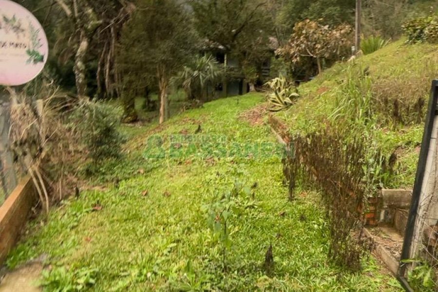 Chácara com 120m², 3 dormitórios, no bairro Parada Cristal em Caxias do Sul para Comprar