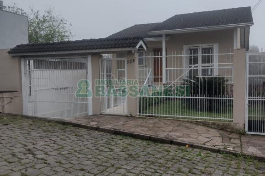 Casa com 258m², 3 dormitórios, 2 vagas, no bairro Santa Lúcia em Caxias do Sul para Comprar