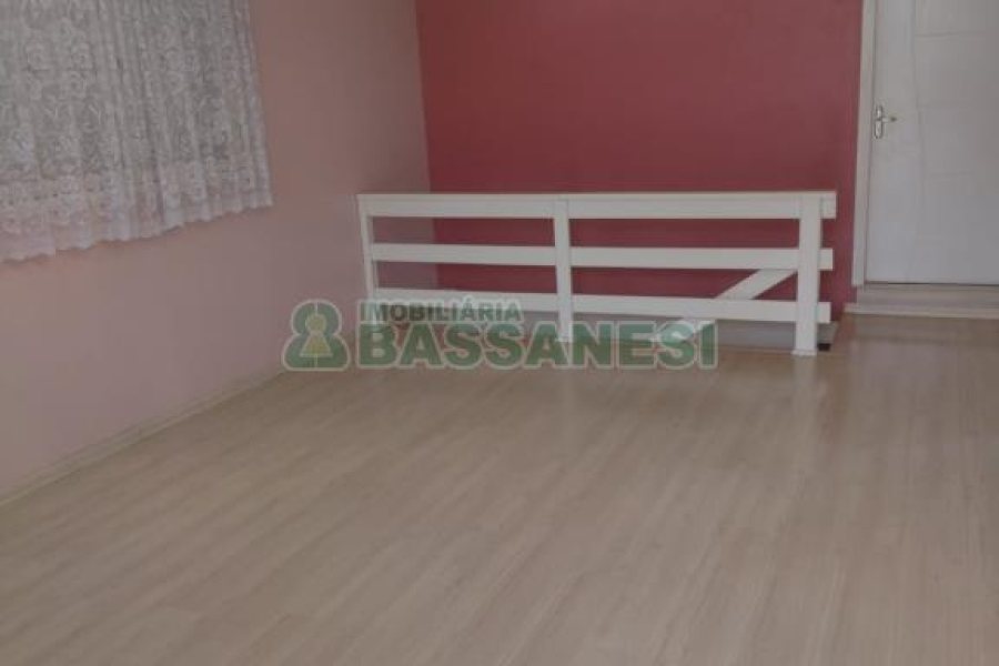 Casa com 258m², 3 dormitórios, 2 vagas, no bairro Santa Lúcia em Caxias do Sul para Comprar