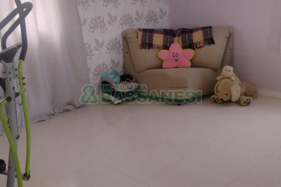 Casa com 258m², 3 dormitórios, 2 vagas, no bairro Santa Lúcia em Caxias do Sul para Comprar