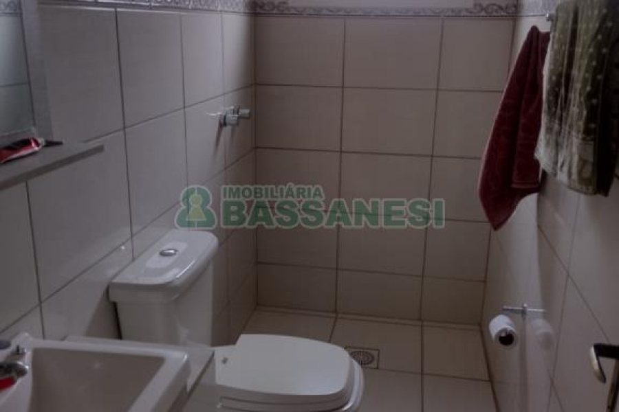Casa com 258m², 3 dormitórios, 2 vagas, no bairro Santa Lúcia em Caxias do Sul para Comprar