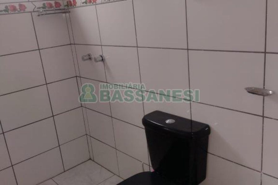 Casa com 258m², 3 dormitórios, 2 vagas, no bairro Santa Lúcia em Caxias do Sul para Comprar