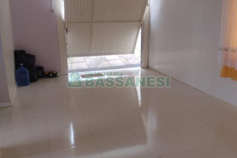 Casa com 258m², 3 dormitórios, 2 vagas, no bairro Santa Lúcia em Caxias do Sul para Comprar