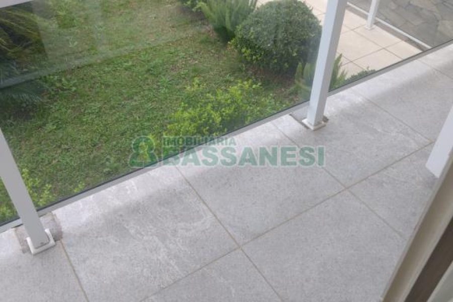 Casa com 258m², 3 dormitórios, 2 vagas, no bairro Santa Lúcia em Caxias do Sul para Comprar