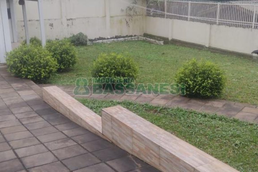 Casa com 258m², 3 dormitórios, 2 vagas, no bairro Santa Lúcia em Caxias do Sul para Comprar