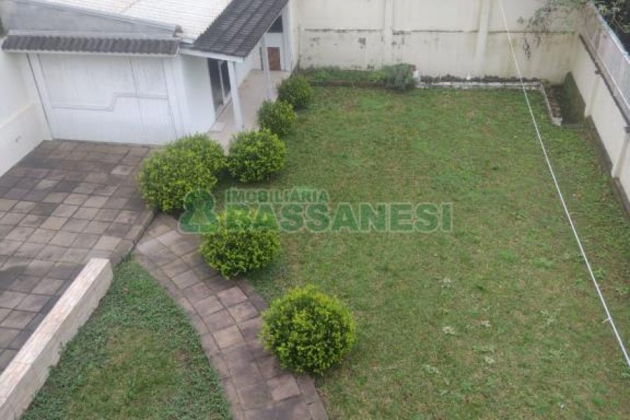 Casa com 258m², 3 dormitórios, 2 vagas, no bairro Santa Lúcia em Caxias do Sul para Comprar