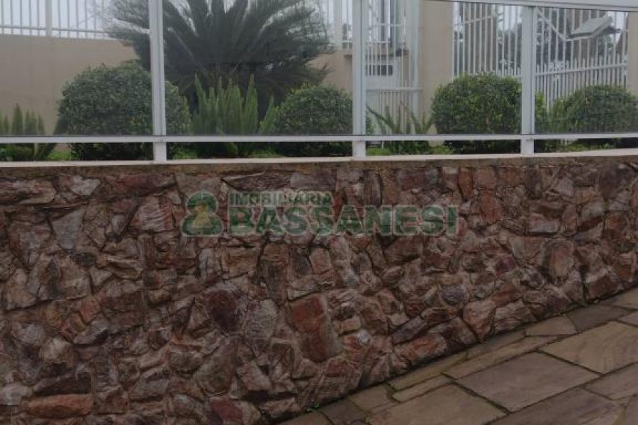 Casa com 258m², 3 dormitórios, 2 vagas, no bairro Santa Lúcia em Caxias do Sul para Comprar