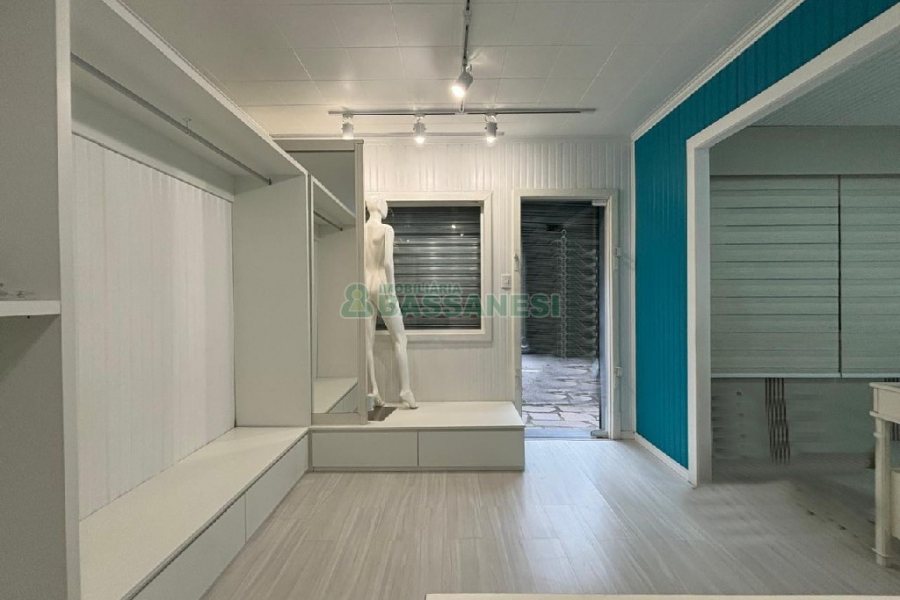 Casa Comercial com 98m², 2 vagas, no bairro Pio X em Caxias do Sul para Alugar