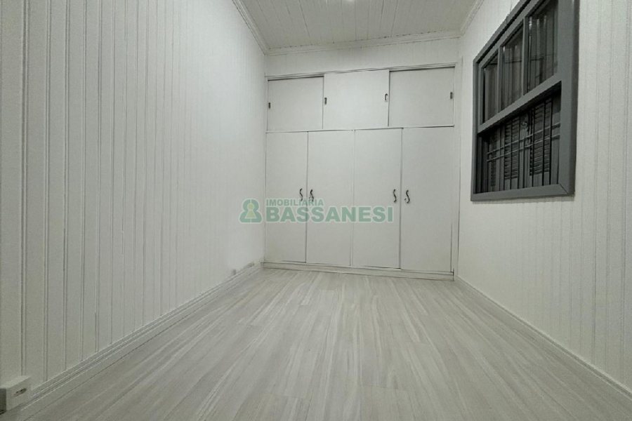 Casa Comercial com 98m², 2 vagas, no bairro Pio X em Caxias do Sul para Alugar