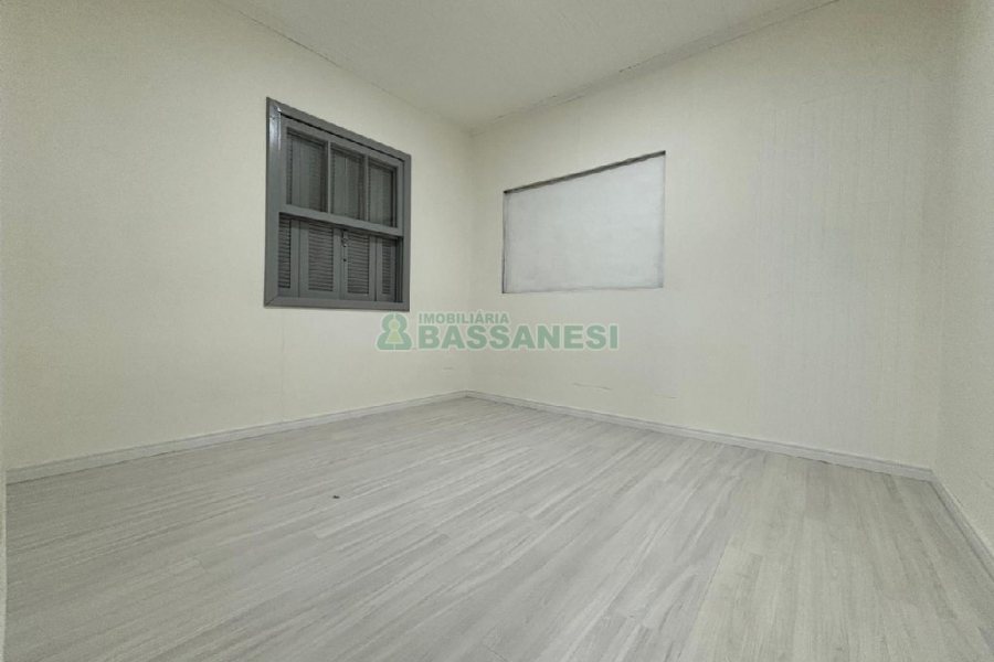 Casa Comercial com 98m², 2 vagas, no bairro Pio X em Caxias do Sul para Alugar