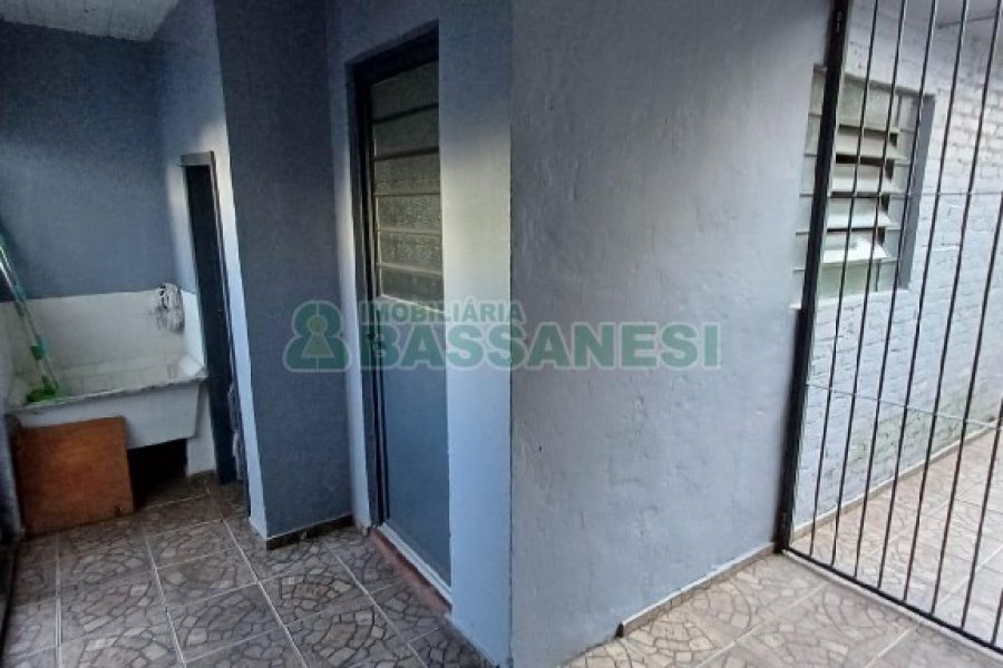 Casa Comercial com 98m², 2 vagas, no bairro Pio X em Caxias do Sul para Alugar