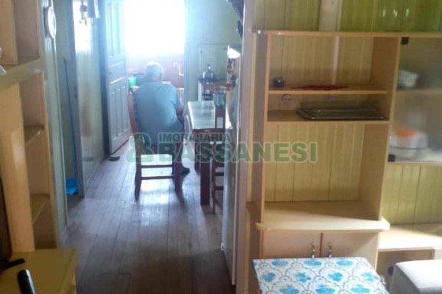 Casa com 200m², 3 dormitórios, 2 vagas, no bairro Sagrada Família em Caxias do Sul para Comprar