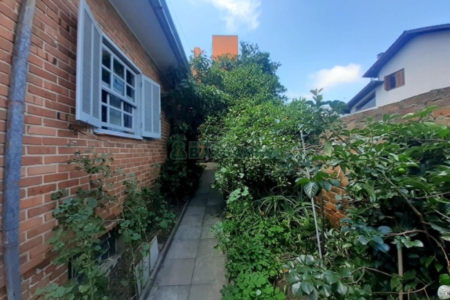 Casa com 200m², 3 dormitórios, 2 vagas, no bairro Sagrada Família em Caxias do Sul para Comprar