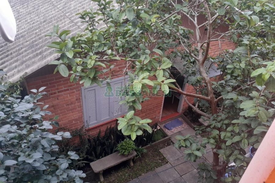 Casa com 200m², 3 dormitórios, 2 vagas, no bairro Sagrada Família em Caxias do Sul para Comprar