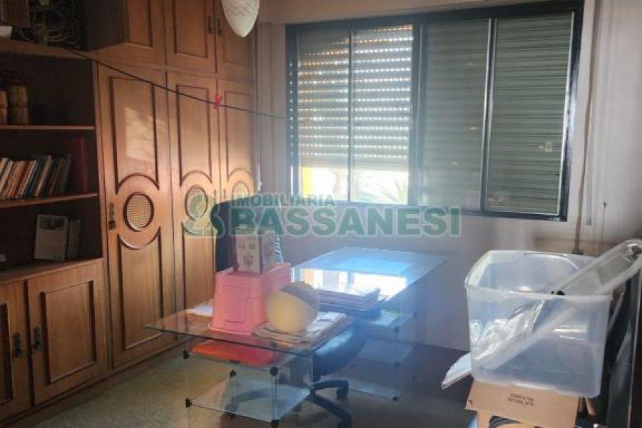 Casa com 200m², 3 dormitórios, 2 vagas, no bairro Sagrada Família em Caxias do Sul para Comprar