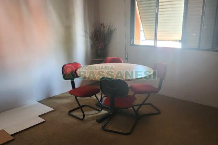 Casa com 200m², 3 dormitórios, 2 vagas, no bairro Sagrada Família em Caxias do Sul para Comprar