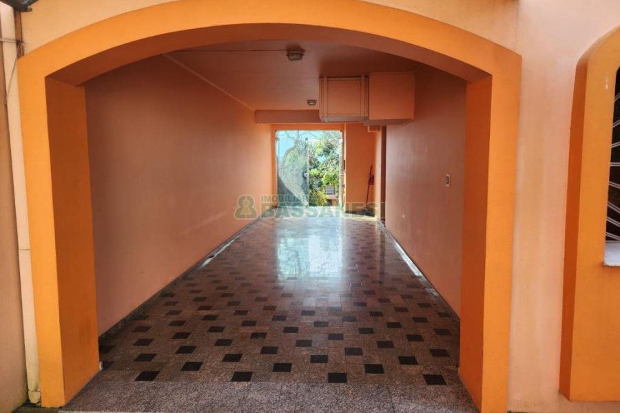 Casa com 200m², 3 dormitórios, 2 vagas, no bairro Sagrada Família em Caxias do Sul para Comprar