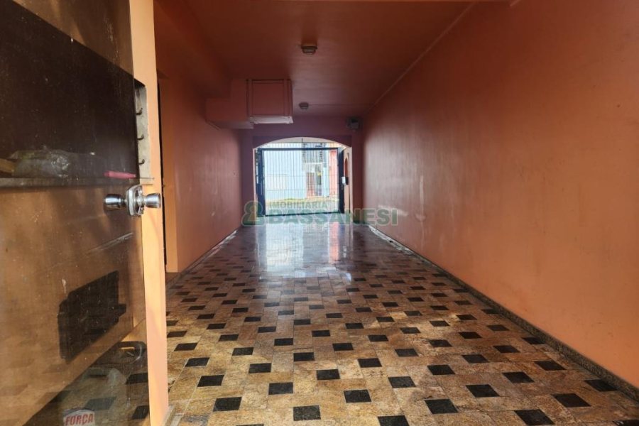 Casa com 200m², 3 dormitórios, 2 vagas, no bairro Sagrada Família em Caxias do Sul para Comprar