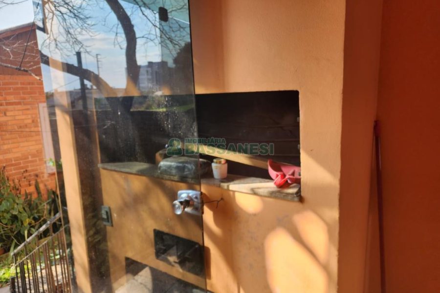 Casa com 200m², 3 dormitórios, 2 vagas, no bairro Sagrada Família em Caxias do Sul para Comprar