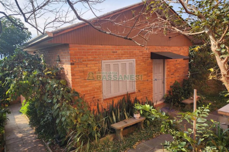 Casa com 200m², 3 dormitórios, 2 vagas, no bairro Sagrada Família em Caxias do Sul para Comprar