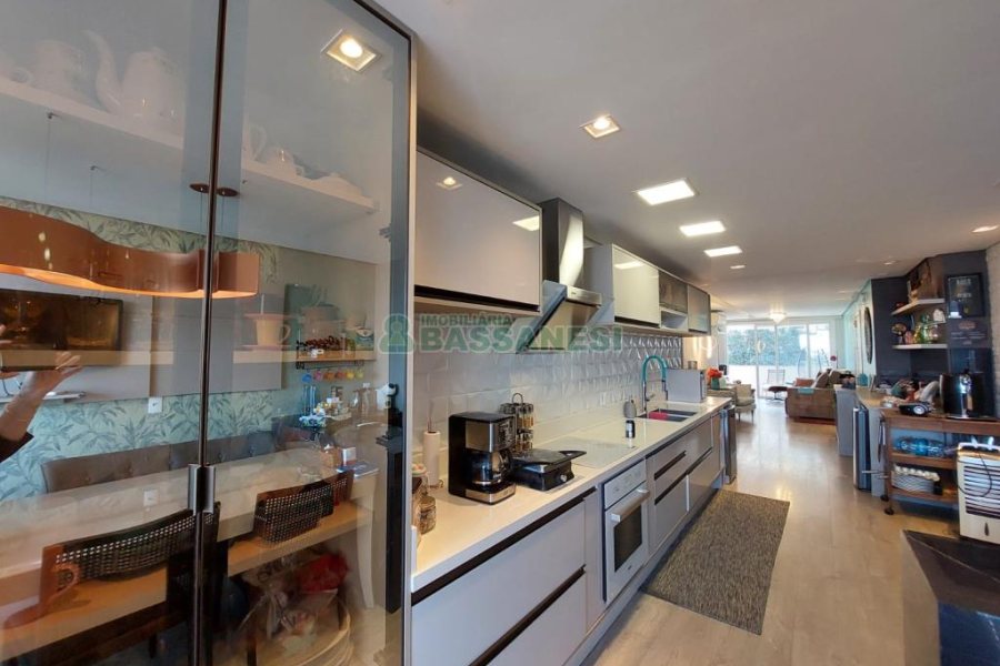 Apartamento com 314m², 3 dormitórios, 3 vagas, no bairro Rio Branco em Caxias do Sul para Comprar