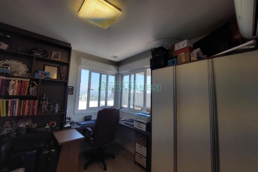 Apartamento com 314m², 3 dormitórios, 3 vagas, no bairro Rio Branco em Caxias do Sul para Comprar