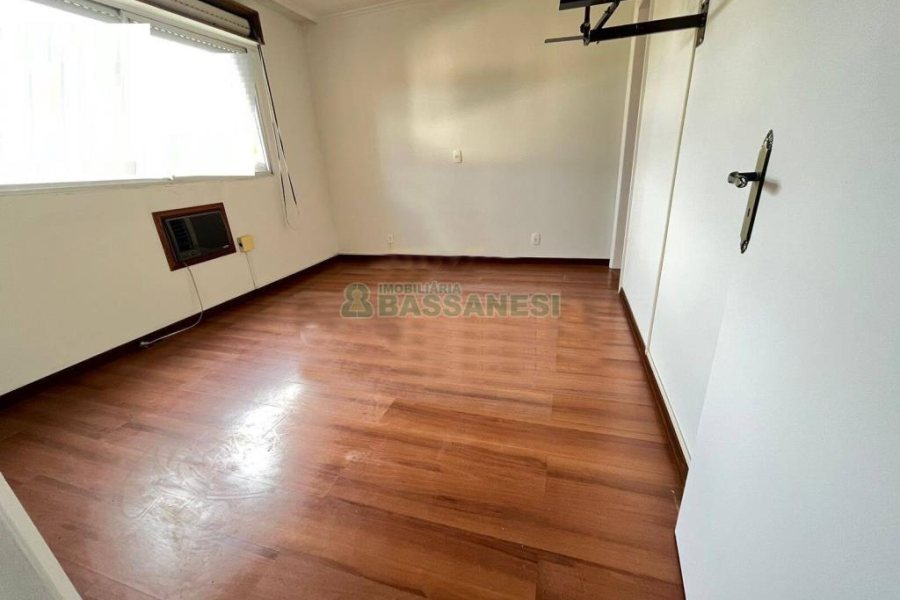 Apartamento com 76m², 3 dormitórios, 2 vagas, no bairro Pio X em Caxias do Sul para Comprar