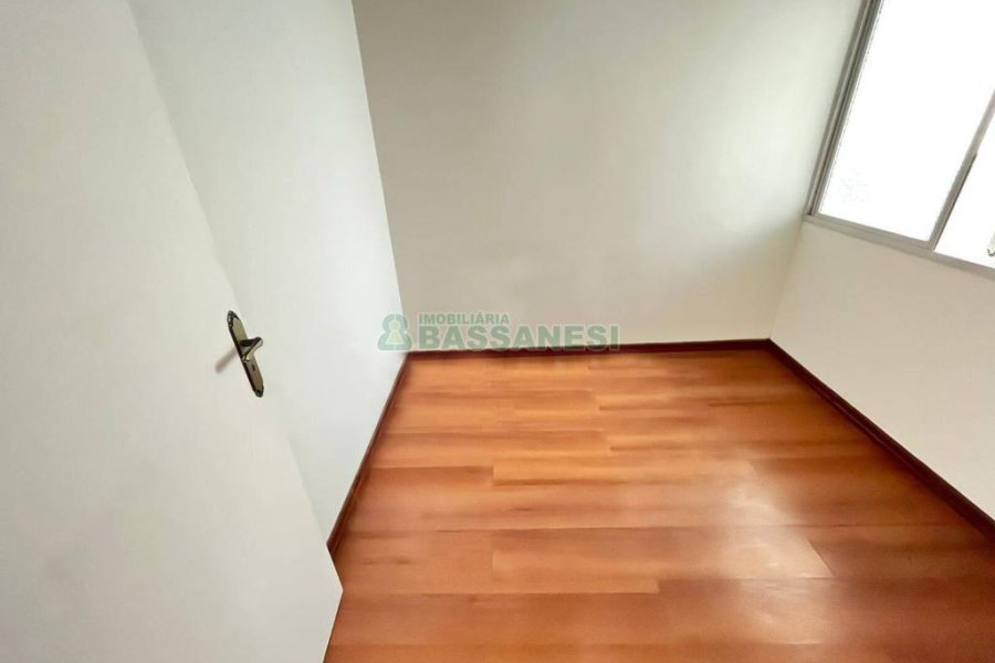 Apartamento com 76m², 3 dormitórios, 2 vagas, no bairro Pio X em Caxias do Sul para Comprar