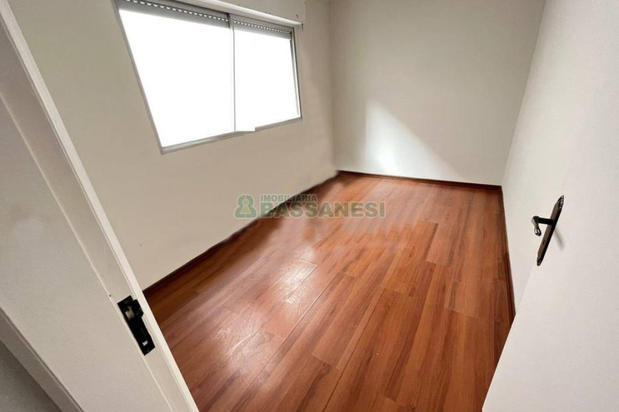 Apartamento com 76m², 3 dormitórios, 2 vagas, no bairro Pio X em Caxias do Sul para Comprar