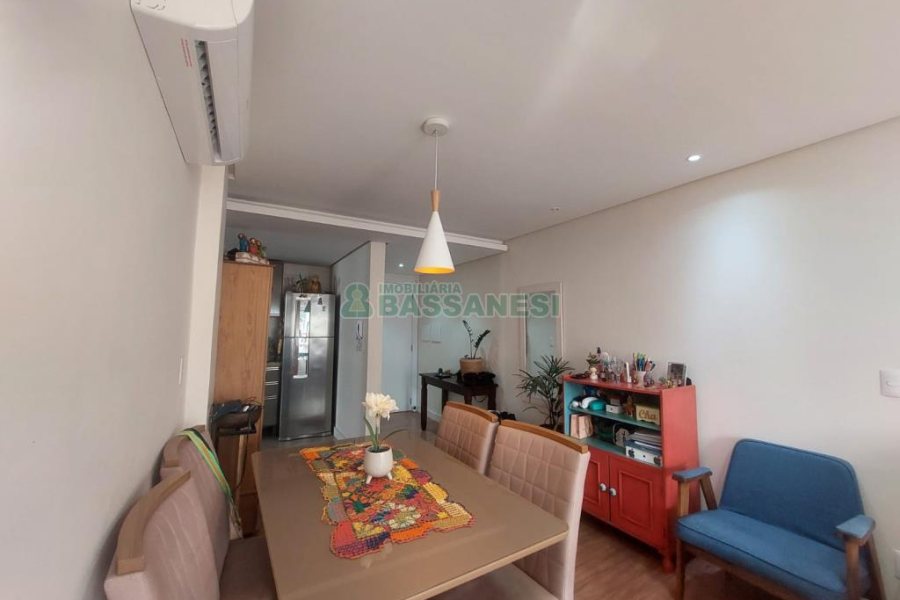 Apartamento com 81m², 2 dormitórios, 2 vagas, no bairro Jardim América em Caxias do Sul para Comprar