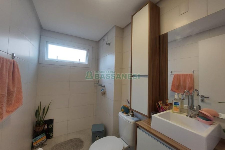 Apartamento com 81m², 2 dormitórios, 2 vagas, no bairro Jardim América em Caxias do Sul para Comprar