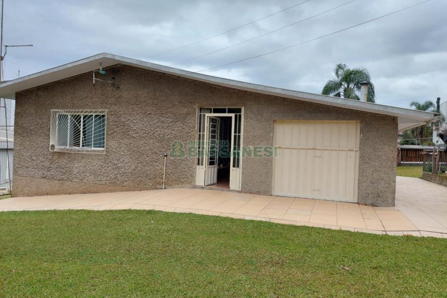 Casa com 127m², 2 dormitórios, 1 vaga, no bairro Diamantino em Caxias do Sul para Comprar