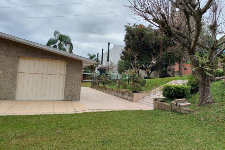Casa com 127m², 2 dormitórios, 1 vaga, no bairro Diamantino em Caxias do Sul para Comprar