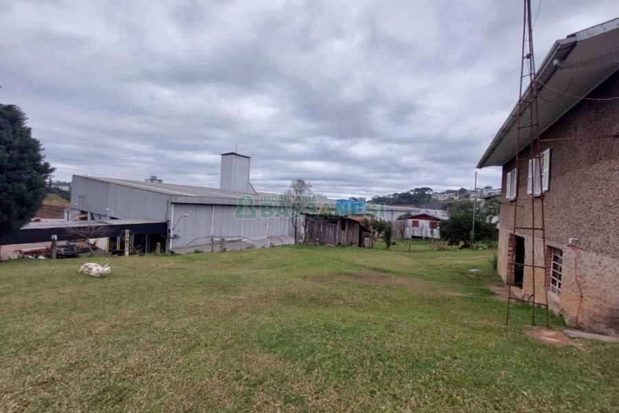 Casa com 127m², 2 dormitórios, 1 vaga, no bairro Diamantino em Caxias do Sul para Comprar