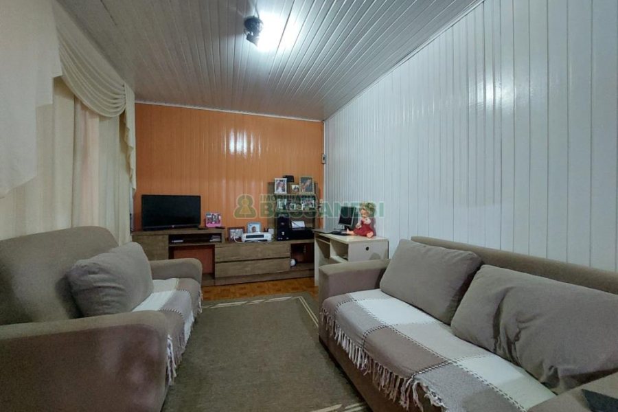 Casa com 127m², 2 dormitórios, 1 vaga, no bairro Diamantino em Caxias do Sul para Comprar