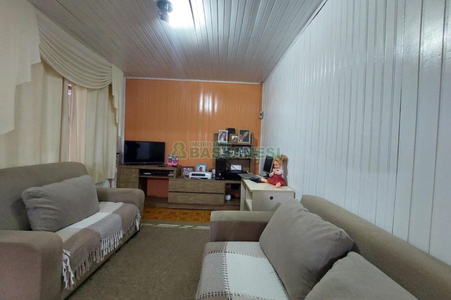 Casa com 127m², 2 dormitórios, 1 vaga, no bairro Diamantino em Caxias do Sul para Comprar