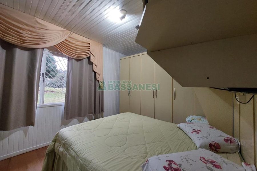 Casa com 127m², 2 dormitórios, 1 vaga, no bairro Diamantino em Caxias do Sul para Comprar