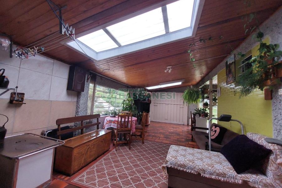 Casa com 127m², 2 dormitórios, 1 vaga, no bairro Diamantino em Caxias do Sul para Comprar