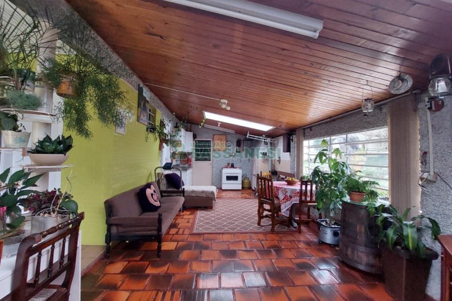 Casa com 127m², 2 dormitórios, 1 vaga, no bairro Diamantino em Caxias do Sul para Comprar