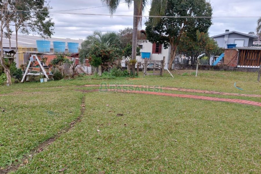 Casa com 127m², 2 dormitórios, 1 vaga, no bairro Diamantino em Caxias do Sul para Comprar