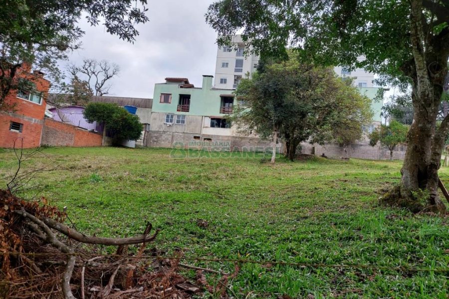 Casa com 127m², 2 dormitórios, 1 vaga, no bairro Diamantino em Caxias do Sul para Comprar