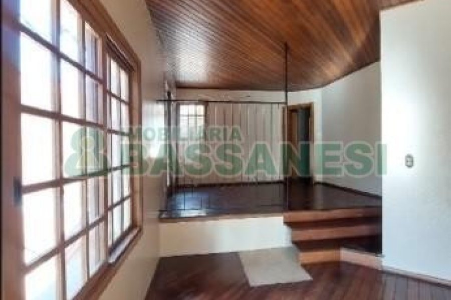 Casa com 125m², 3 dormitórios, 1 vaga, no bairro Colina Sorriso em Caxias do Sul para Alugar