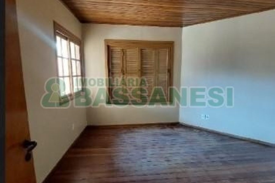 Casa com 125m², 3 dormitórios, 1 vaga, no bairro Colina Sorriso em Caxias do Sul para Alugar