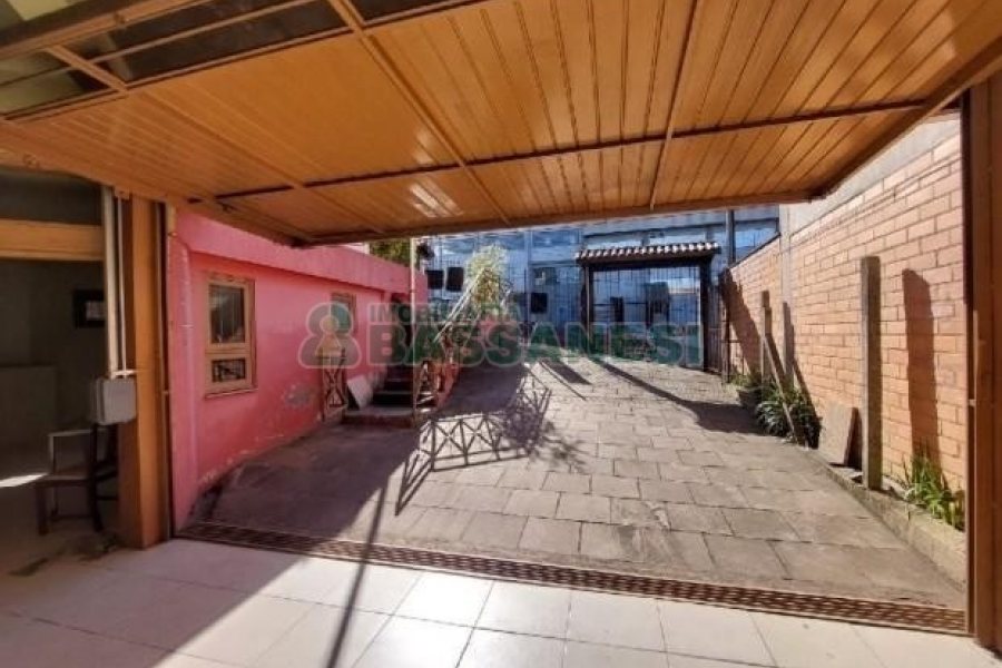 Casa com 125m², 3 dormitórios, 1 vaga, no bairro Colina Sorriso em Caxias do Sul para Alugar