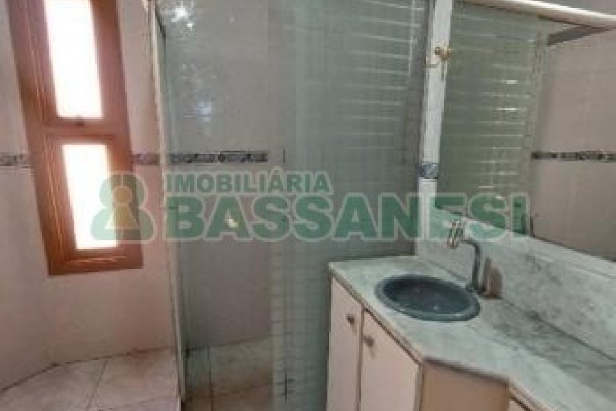 Casa com 125m², 3 dormitórios, 1 vaga, no bairro Colina Sorriso em Caxias do Sul para Alugar