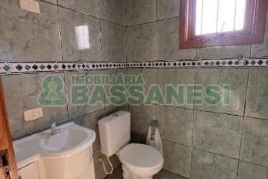 Casa com 125m², 3 dormitórios, 1 vaga, no bairro Colina Sorriso em Caxias do Sul para Alugar