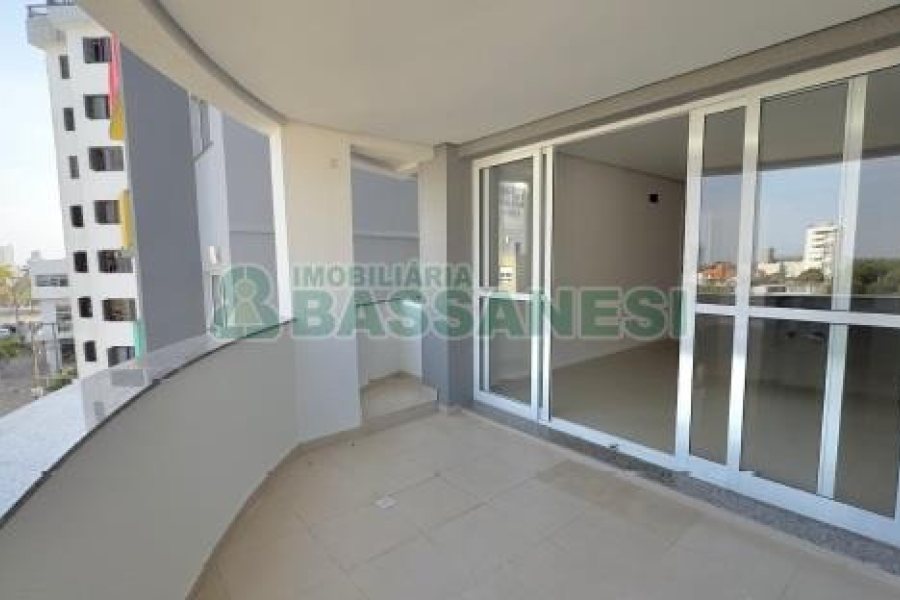 Apartamento com 108m², 3 dormitórios, 2 vagas, no bairro Panazzolo em Caxias do Sul para Comprar